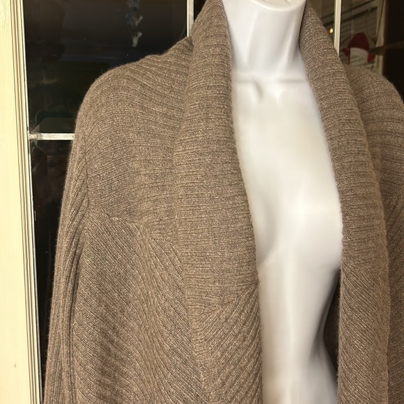 GUESS cardigan - Picture 2 of 10